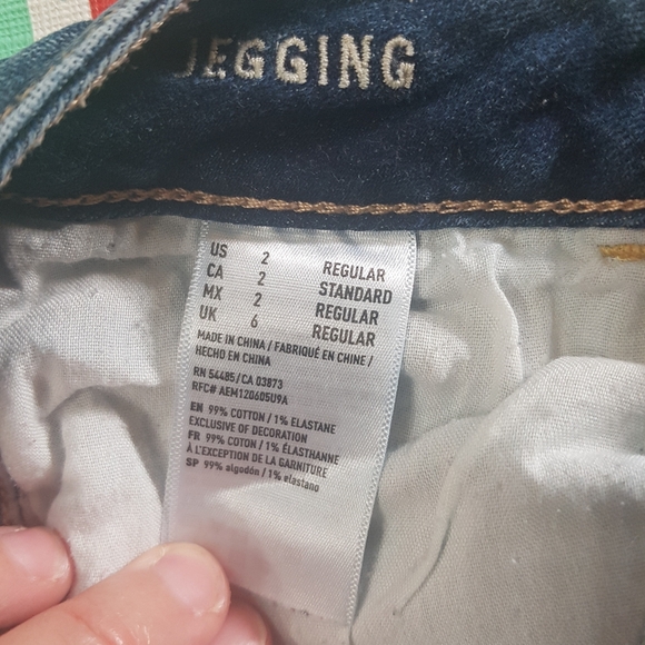 *SOLD* American Eagle skinny jean distressed medium wash jeggings size 2 - Picture 3 of 4